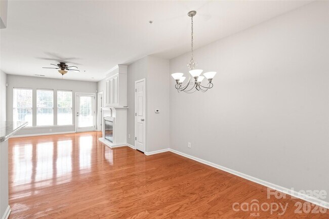 Foto del edificio - 15007 Santa Lucia Dr