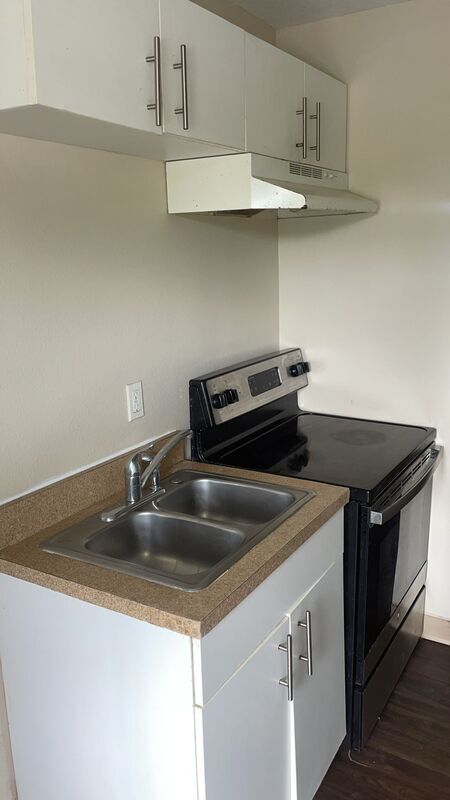 Foto del edificio - 3001 C.R. Smith St
