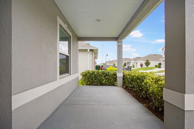 Building Photo - Single family home available in Davenport!