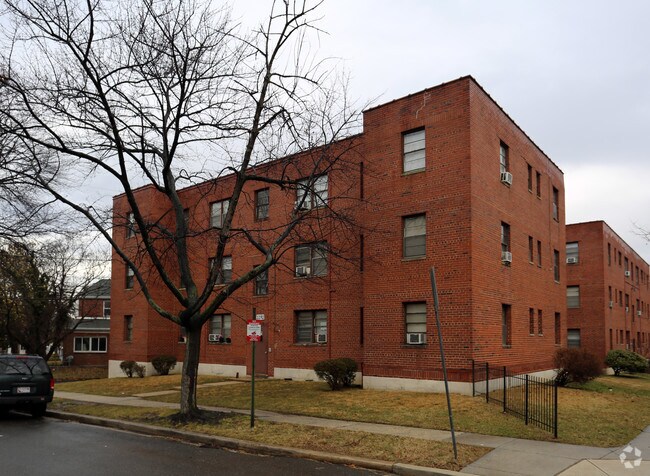 Foto del edificio - 3392 Blaine St NE