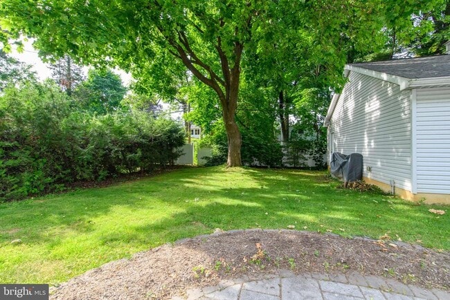 Building Photo - 3205 Cambridge Cir