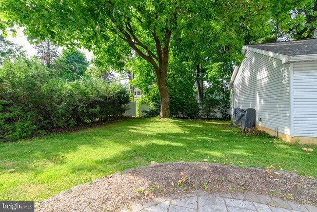 Foto del edificio - 3205 Cambridge Cir