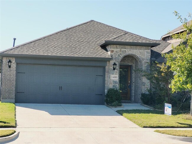 Building Photo - 1400 Rosebush Rd