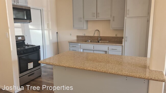 Building Photo - 3 br, 2 bath House - 427 E Avenue J15