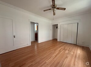 Building Photo - 5458 S Kimbark Ave