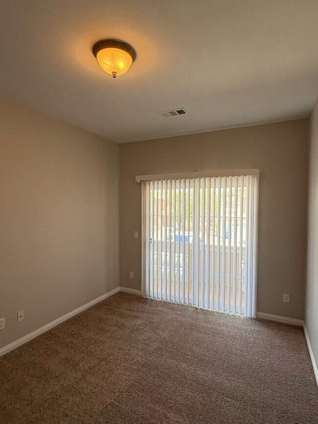 Foto del edificio - 6675 Coronado Crest Ave