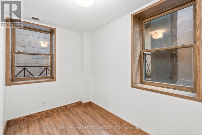 Building Photo - 663 Greenwood Ave