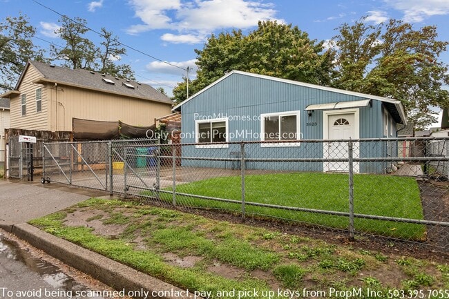Building Photo - Beautiful Oasis in Vibrant Lents District!...