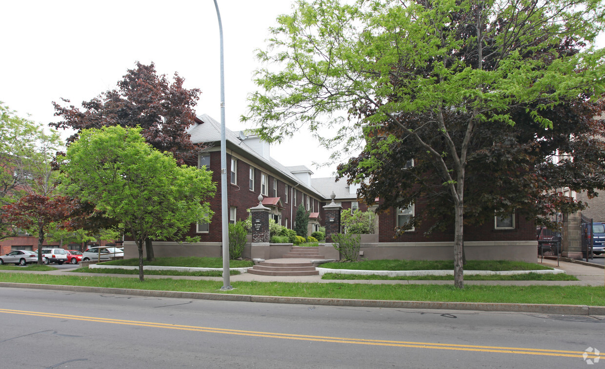 Primary Photo - DaVinci Court Apartments