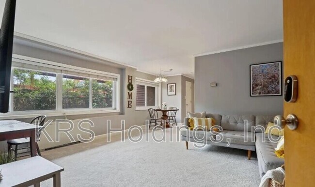 Building Photo - 1521 S George Mason Dr