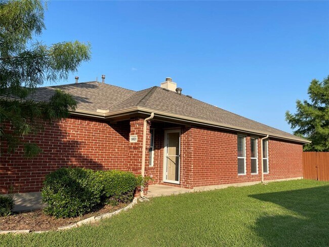 Building Photo - 9801 Nixon Dr