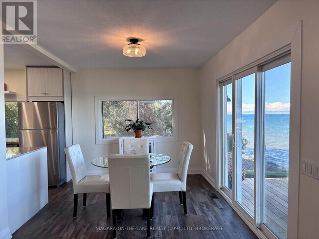 Photo du bâtiment - 8 Firelane 11b Rd