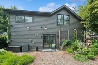 Building Photo - 2034 Maple Ave