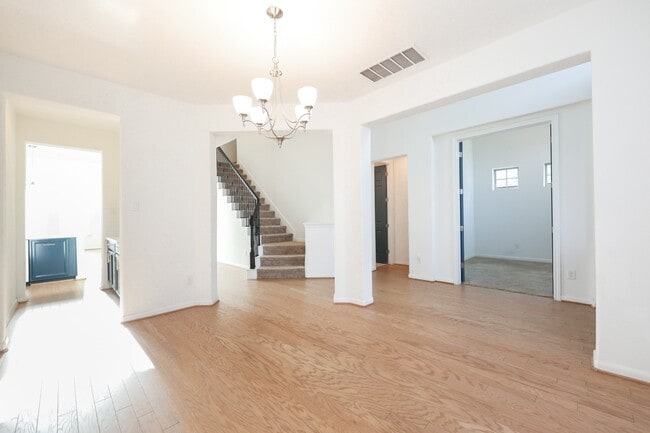 Building Photo - 2107 Brooke Avery Dr