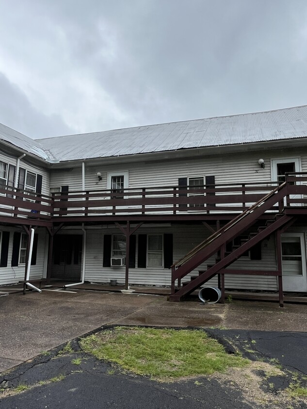 Exterior - 1218 Main St