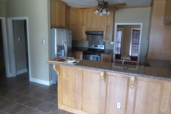 Foto del edificio - 442 Country Club Rd