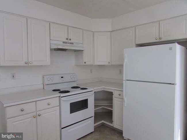 Building Photo - 415 Kinross Dr