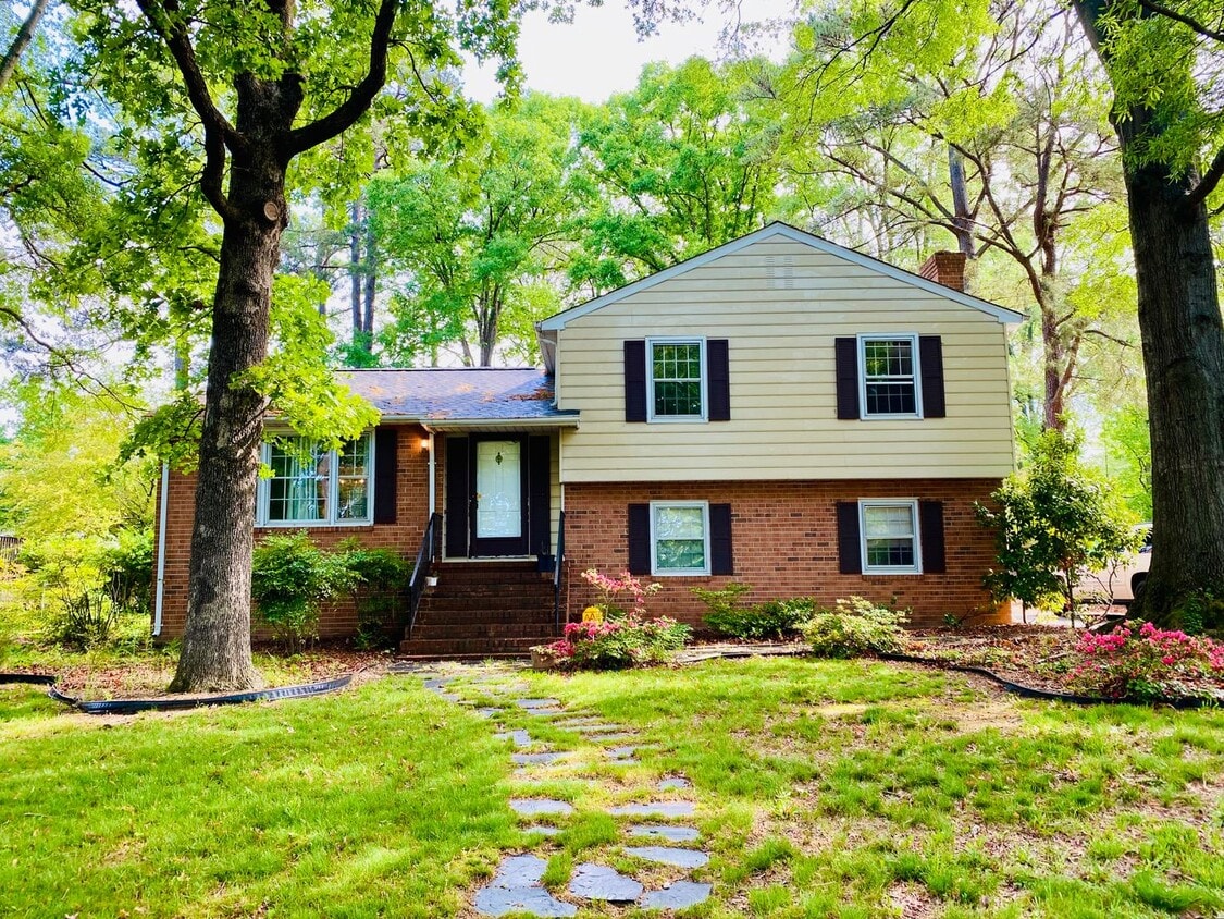 Primary Photo - Beautiful and Spacious 4bdrm/2.5bth Tri-Le...