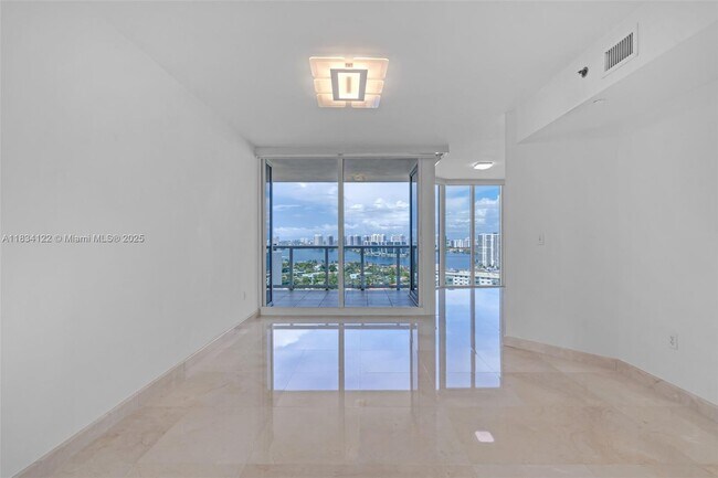Foto del edificio - 19333 Collins Ave