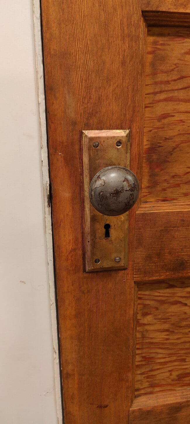 Building Photo - 213 Dennis St