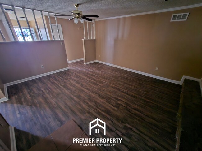 Foto del edificio - 6386 Midsummer Way