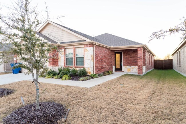 Foto del edificio - Located in the Trails at Riverstone community, this inviting 5-bedroom, 2-bathroom home offers a ...