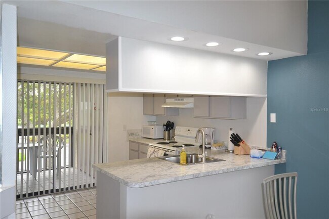 Building Photo - 284 Woodlake Wynde