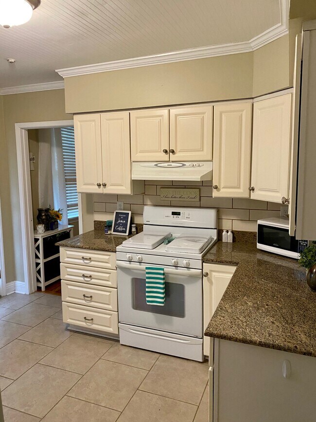 Photo - 1822 Homer St