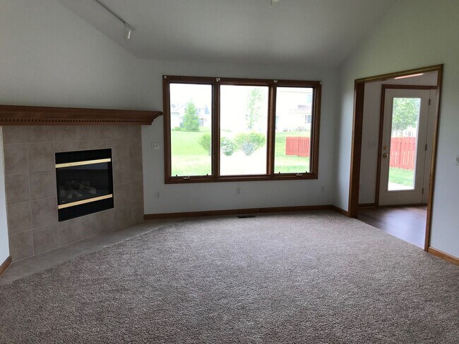 Foto del edificio - NWACS House For Rent by Capital Property M...