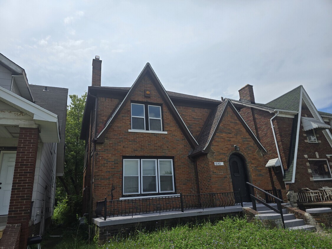 Foto principal - 8143 Wisconsin St