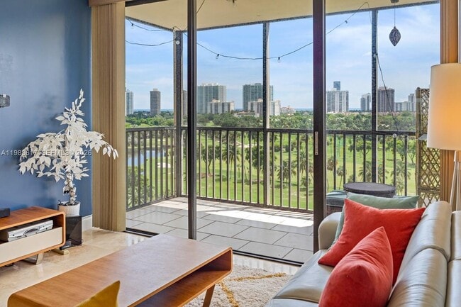 Foto del edificio - 20335 W Country Club Dr