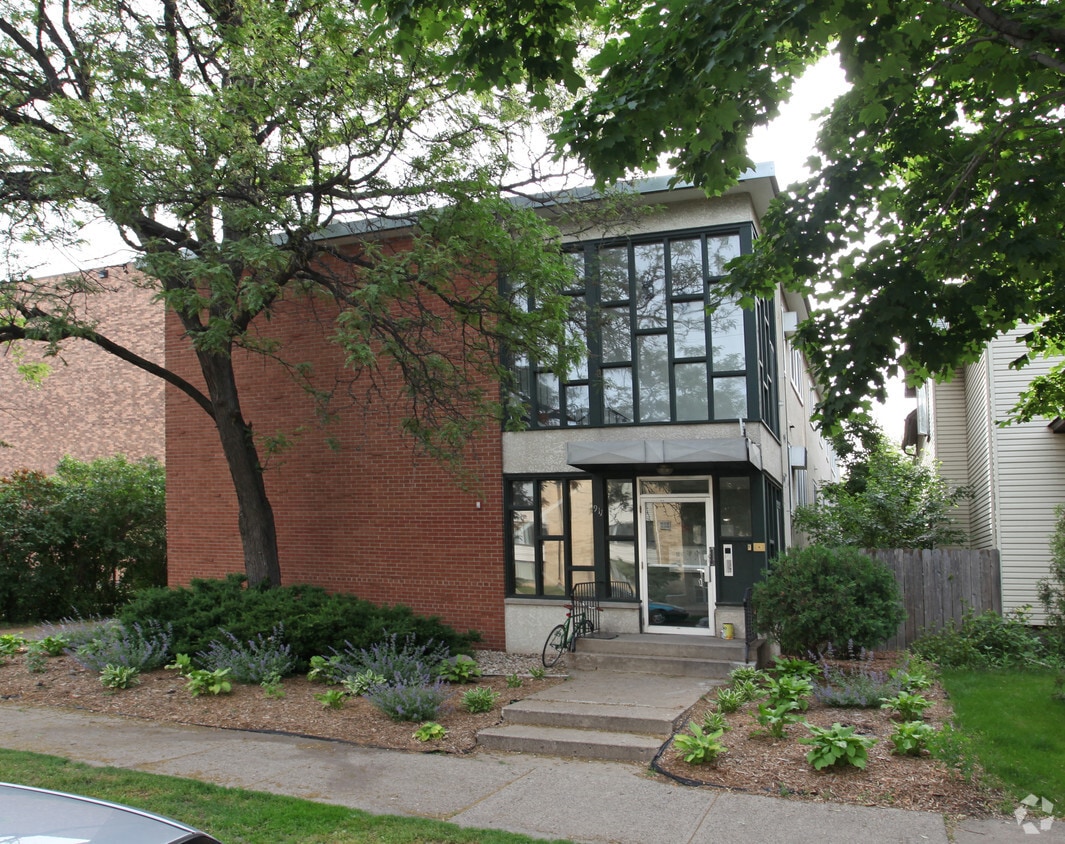 Primary Photo - 911 21st St S