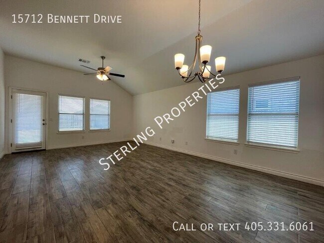 Foto del edificio - 15712 Bennett Dr