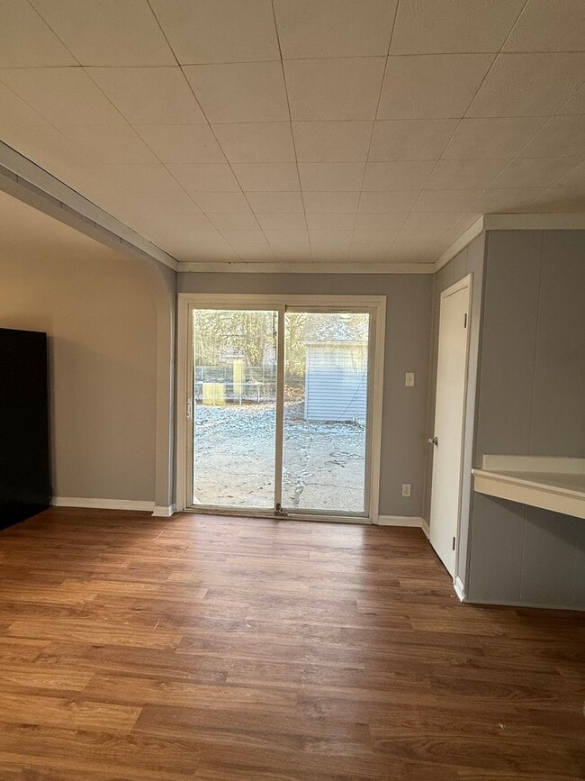 Building Photo - 9 Crescent Ct