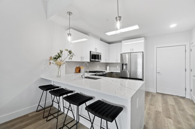 Building Photo - 412 WHITON St