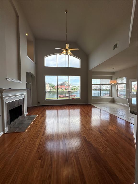 Foto del edificio - 10038 Lakeside Gables Dr