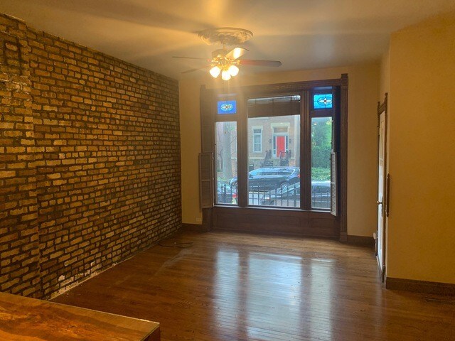 Foto del edificio - 2023 N Kenmore Ave