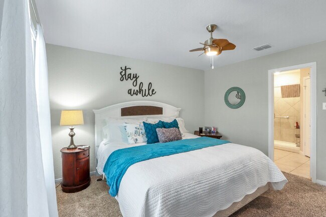 Foto del edificio - **Stunning 4BR/3BA Home with Dual Primary Ensuites & Modern Upgrades!**