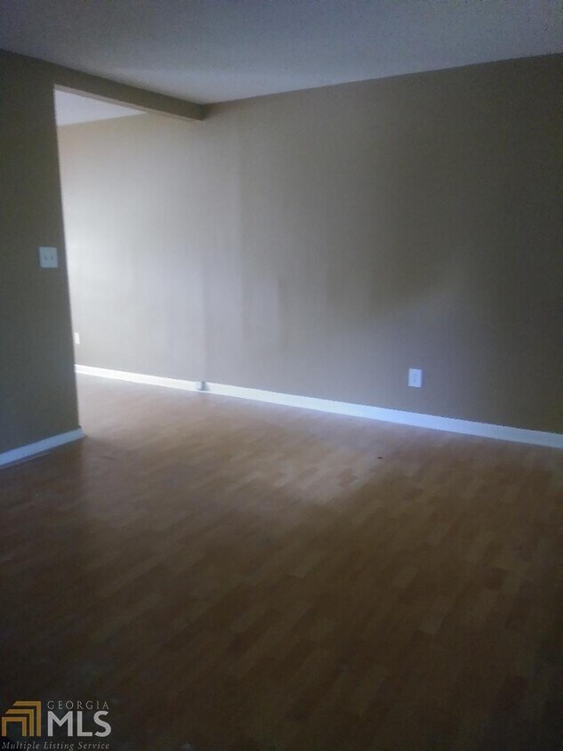 Building Photo - 8352 Marlborough Dr