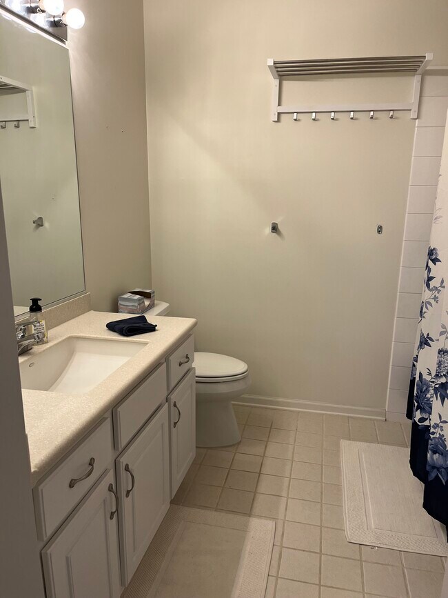 Building Photo - 3872 S Lake Dr