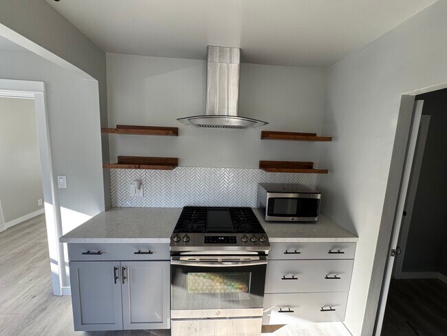 Foto del edificio - 492 Flower St