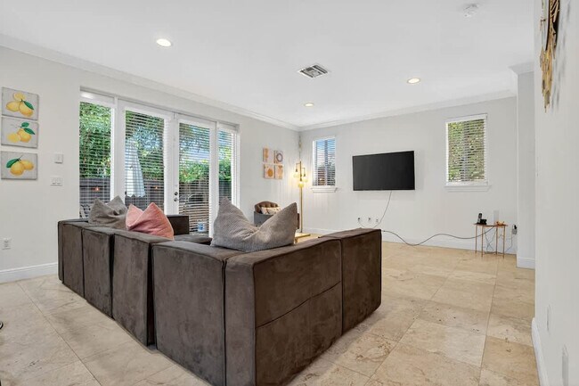 Foto del edificio - 1705 NE 11th St