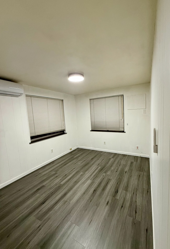 Foto del edificio - 6860 N Waterway Dr