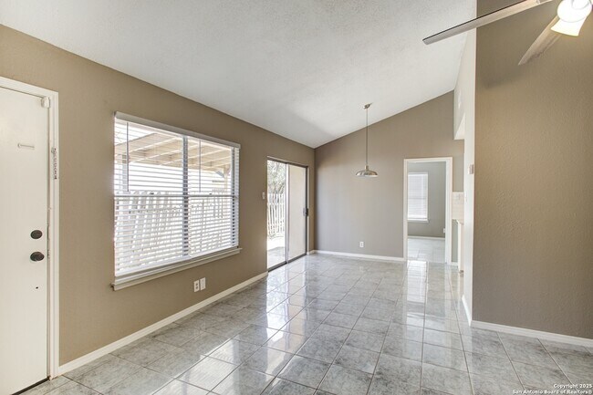 Foto del edificio - 5279 Meadow Rise St