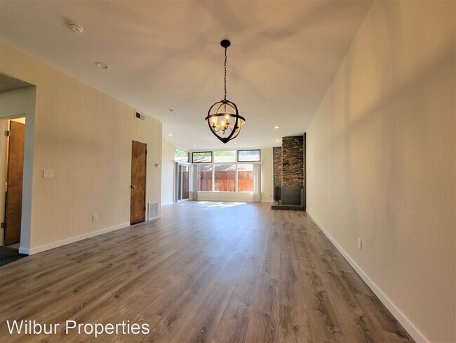 Building Photo - 3 br, 2.5 bath House - 490 Fulton Street