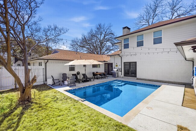 Foto del edificio - 1308 Glen Cove Dr