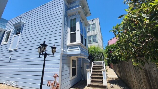 Foto del edificio - 3 br, 3 bath House - 4553 18th St #A