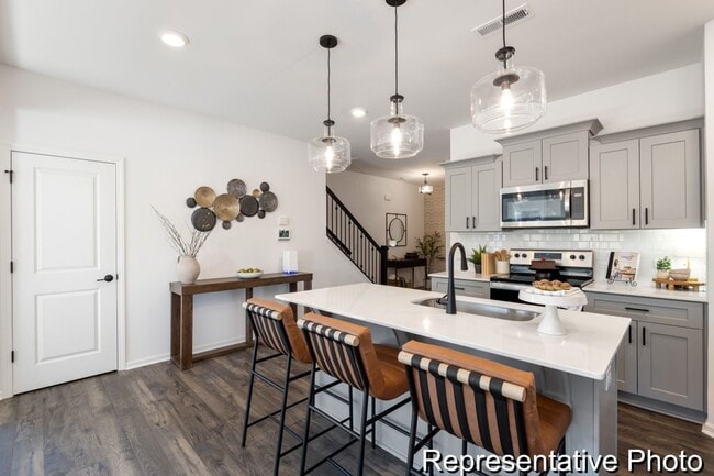 Building Photo - 3BD/2.5 Townhome minute from I-85