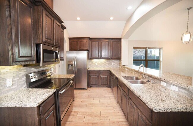 Building Photo - "Charming 3-Bedroom Retreat with 2 Full Baths in McAllen - Spacious 1688 Sq. Ft.!"