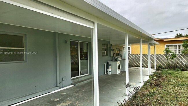 Foto del edificio - 123 SW 68th Ave